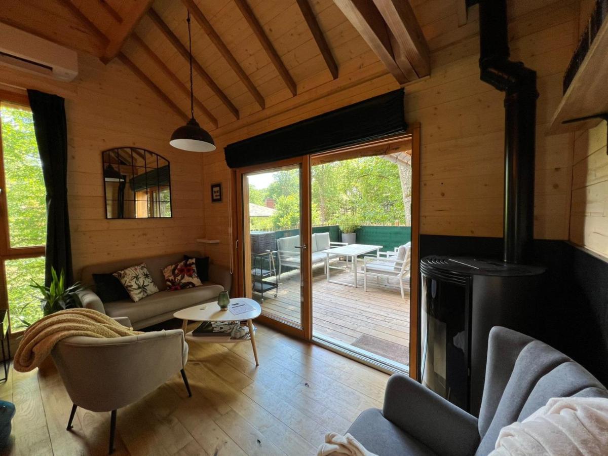 Charmante Cabane Dans Les Arbres Avec Jacuzzi Et Sauna Boismorand Esterno foto