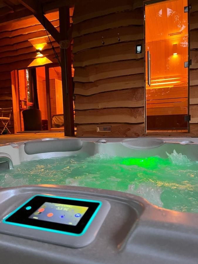 Charmante Cabane Dans Les Arbres Avec Jacuzzi Et Sauna Boismorand Esterno foto